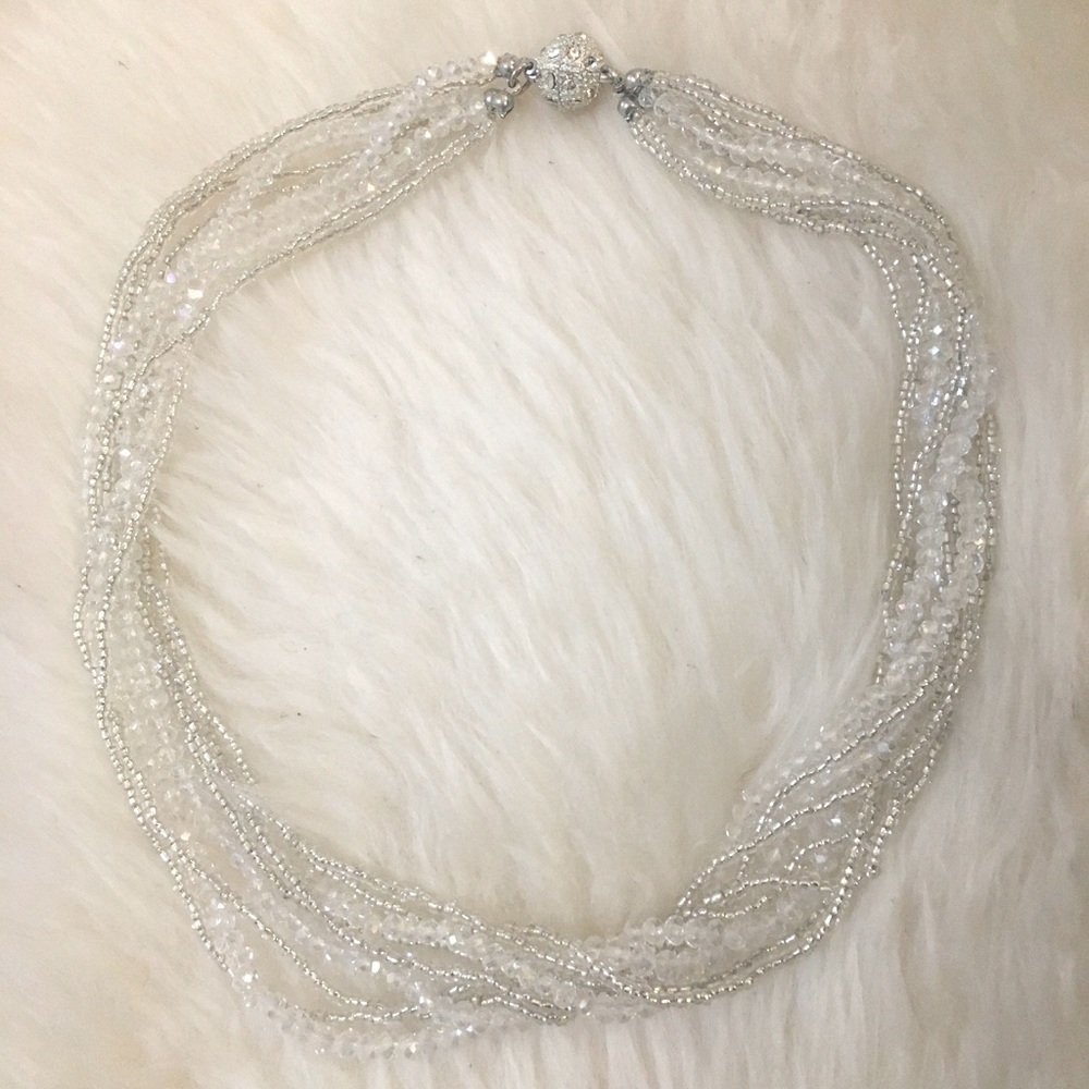 Plastic-beaded, magnetic closure, white necklace